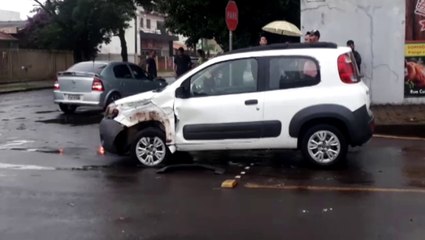 Acidente envolve três carros no Bairro Coqueiral