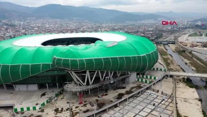 Spor bursaspor'un stadyumunda timsahın kafası tamamlanıyor