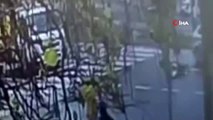 Kırmızı ışıktan geçerken yaralanıp 235 TL ceza yedi..Kadının metrelerce savrulduğu kaza anı kamerada
