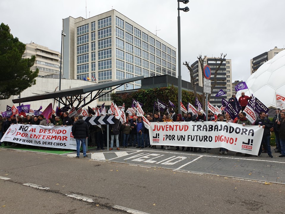 Cientos de personas claman contra el despido "por enfermedad"