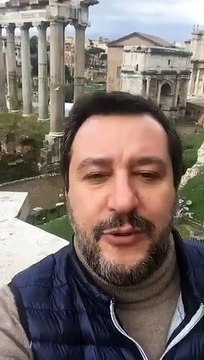 Matteo Salvini in diretta dai fori di Roma: Tasse, tasse, tasse ancora Tasse