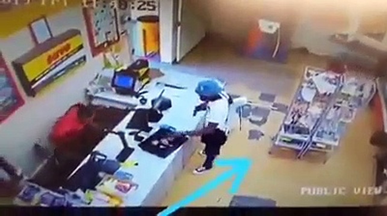 ¡Quién roba a un ladrón….!: Este cliente le rob...