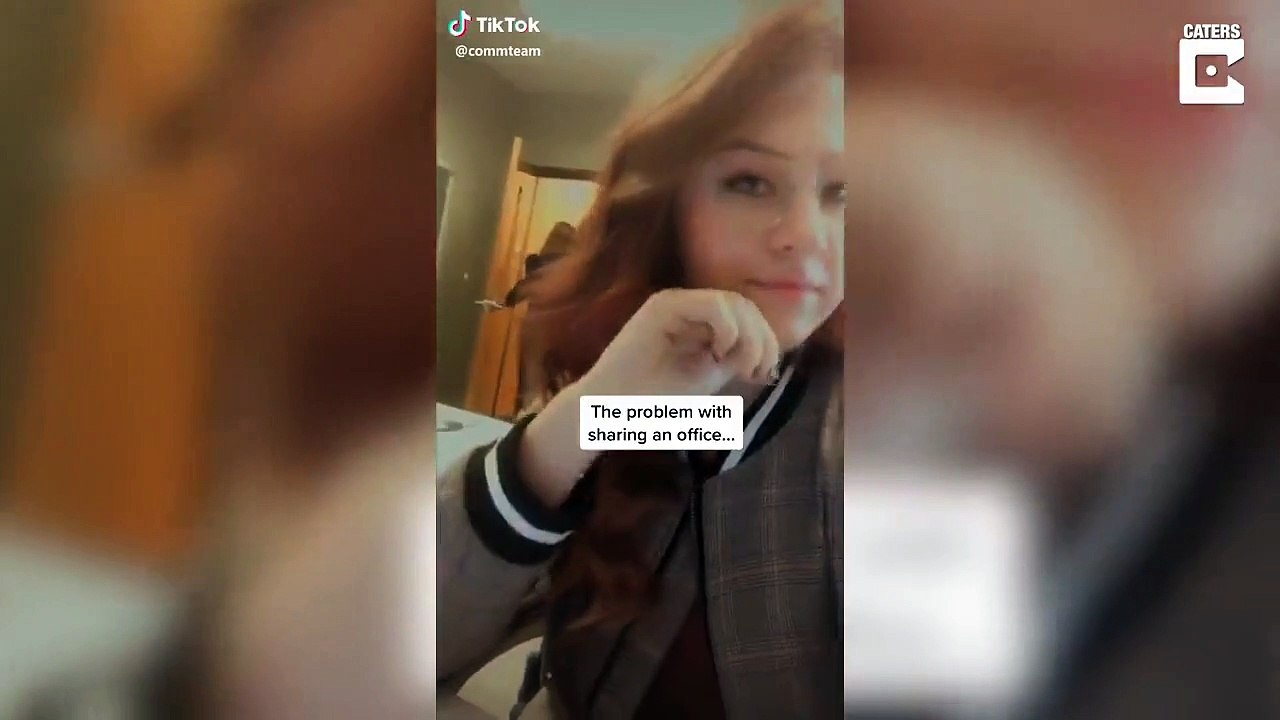 Elle pète dans son bureau, sans savoir que son collègue est derrière elle !