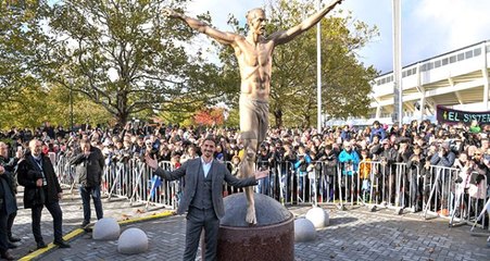 Zlatan Ibrahimovic'in heykelini yaktılar!