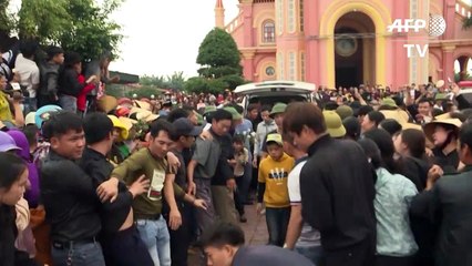 Vietnam recibe los primeros cuerpos de los migrantes muertos en Reino Unido