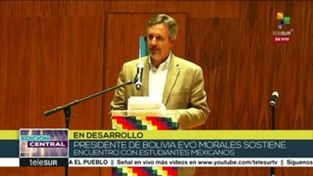 Evo Morales sostiene encuentro con estudiantes mexicanos