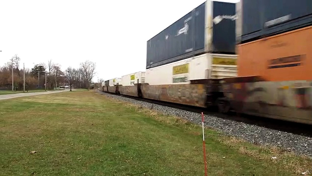 CSX container train with Horn Salute going through Berea, Ohio (11/22/2019)