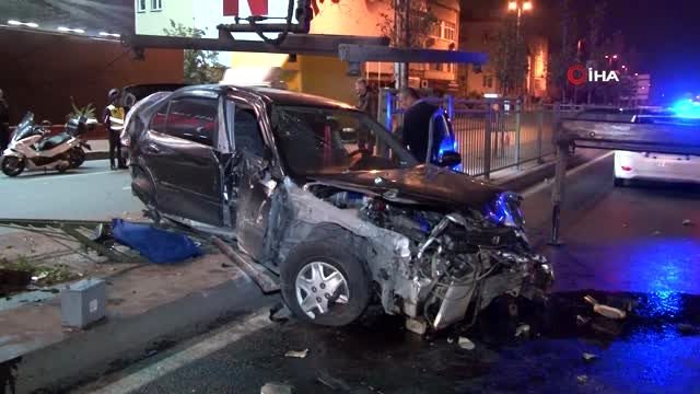 Beşiktaş Barbaros Bulvarı'nda otomobil bariyerleri parçaladı: 1 yaralı