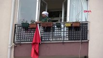 Edirne şehit uzman çavuş keskin'in eşinin edirne'deki evine türk bayrakları asıldı