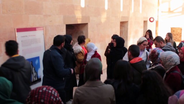 Tarihi İshak Paşa Sarayı'nda ziyaretçi yoğunluğu