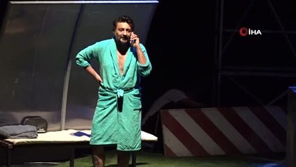 Tiyatro Günleri "Üçü Bir Arada" adlı oyunla sona erdi