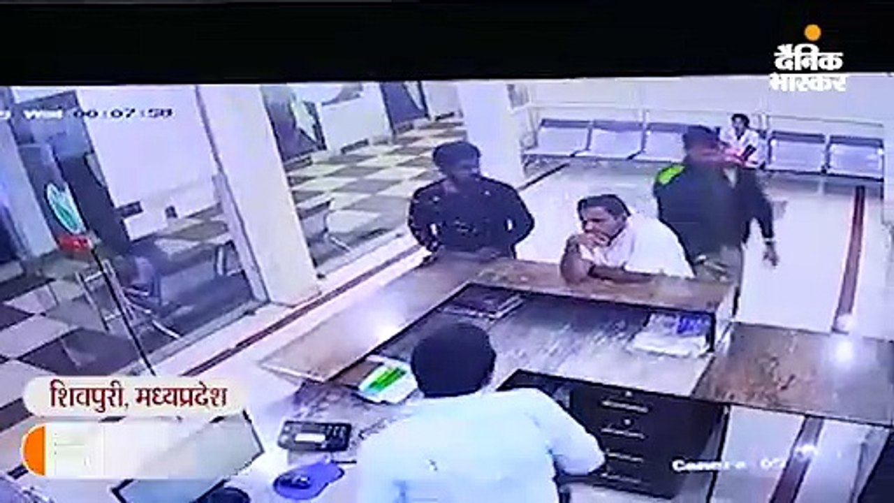 नशे में सिपाही ने अस्पतालकर्मी को पीटा, रायफल लोड कर बोला- गोली मार दूंगा