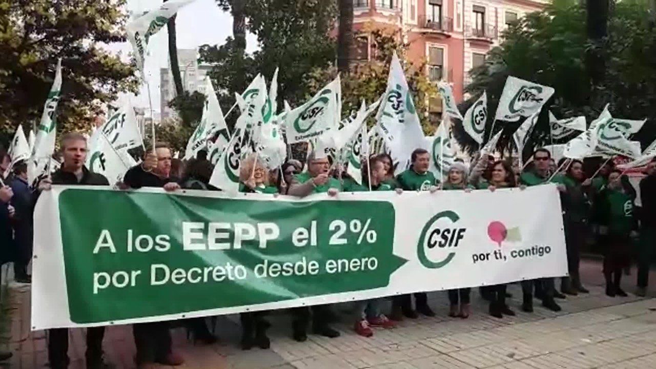Concentración para reclamar la subida salarial del 2% a empleados públicos