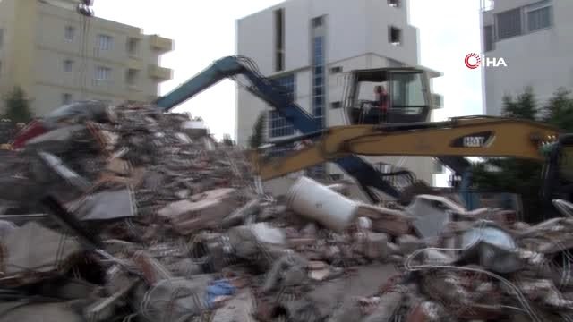 - Arnavutluk'ta ölü sayısı 41'e ulaştı- Arnavutluk'ta arama kurtarma çalışmaları devam ediyor