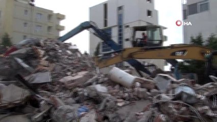 - Arnavutluk'ta ölü sayısı 41'e ulaştı- Arnavutluk'ta arama kurtarma çalışmaları devam ediyor