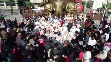 Duygulanan başkanın gözyaşlarını vatandaş sildi