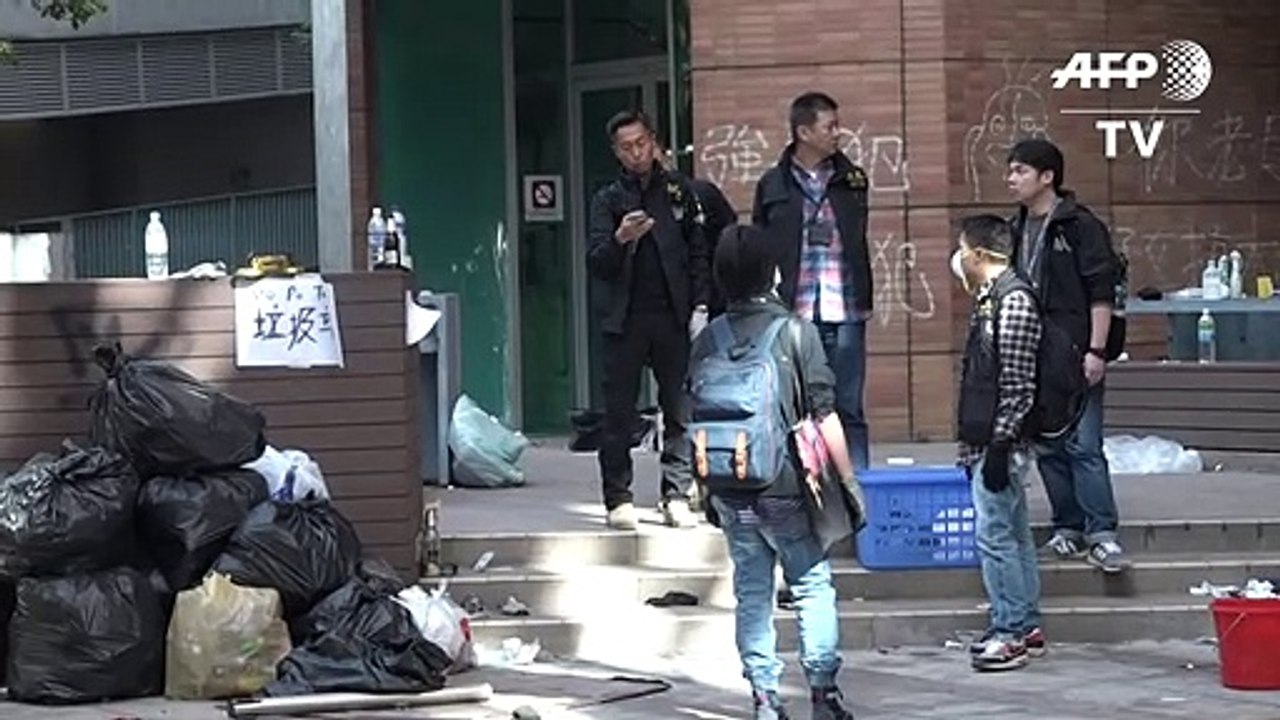 Polícia de Hong Kong entra na PolyU