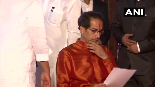 மகாராஷ்டிராவின் 18-வது முதல்வராக பதவியேற்றார் உத்தவ் தாக்கரே!
