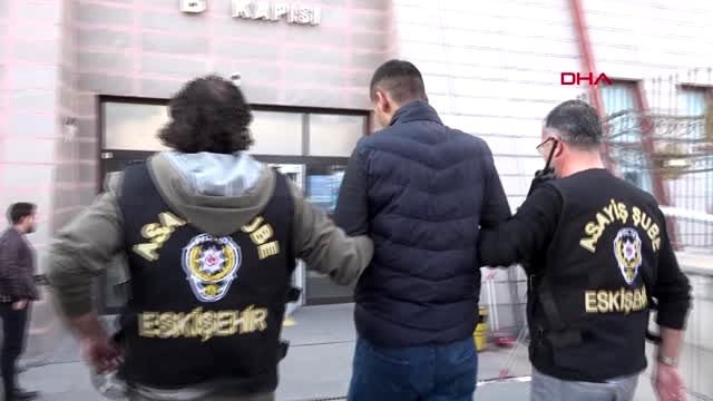 Eskişehir kendisini 'polis' olarak tanıtan dolandırıcı, yolcu otobüsünde yakalandı