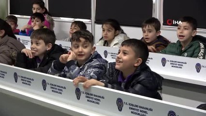 Öğrencilerin 'Mobil Trafik Eğitim Tırı' coşkusu