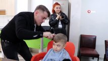 İşitme engelli çocuklara saç bakımı