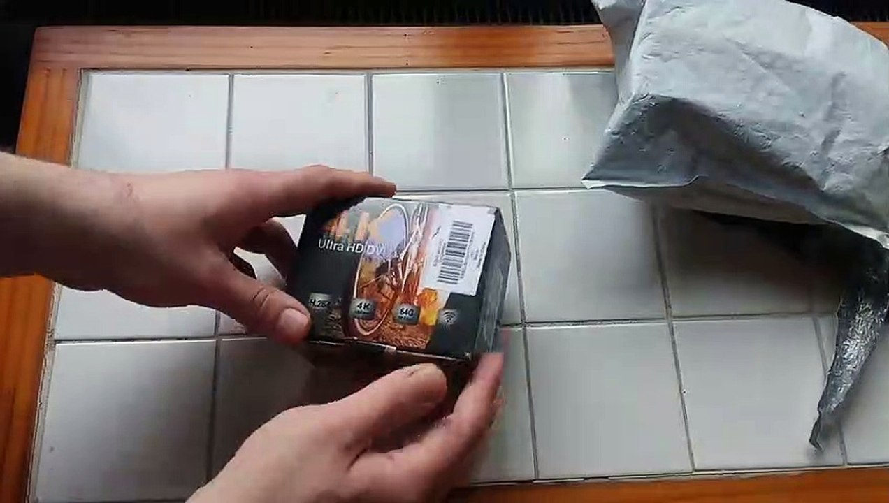 4k fur 19 Geld_ Das UNBOXING der FuriBee