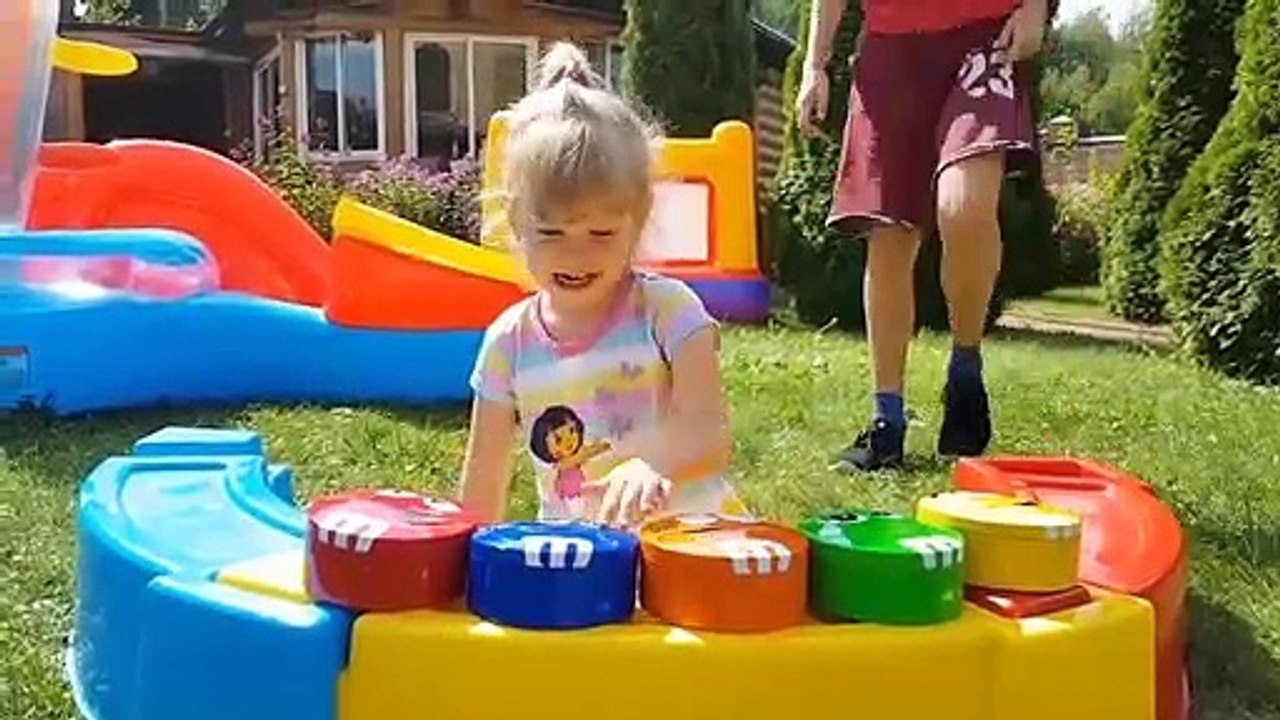 أطفال مضحك ضد شبح - جوني جوني أغاني الحضانة قافية وتعلم الألوان للأطفال - VLAD CRAZYSHOW - جوني جوني القوافي - الأطفال الحلوى Gombal - جوني جوني القوافي - ديانا لديها وحش أسفل سريرها - ديانا خائفة من الوحش الذي أسفل سريرها، لكن الوحش هو نفسه روما ويحاول إ