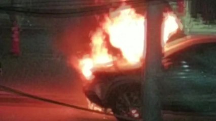 서울 대치동 도로변 렉서스 승합차 화재 / YTN