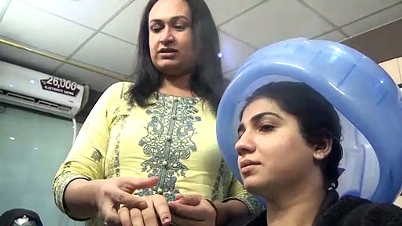 The hair salon changing how transgenders are seen in Pakistan