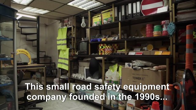 Job losses and pay cuts as Lebanon's economy crumbles