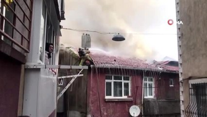 Fatih'te korkutan gecekondu yangını
