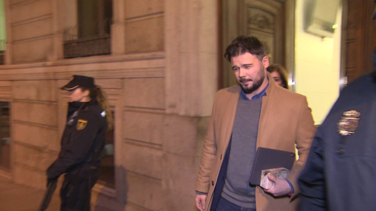 Rufián sale de la reunión con el PSOE sin hacer declaraciones