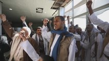 Arabia Saudí entrega a 128 prisioneros hutíes a los rebeldes yemeníes