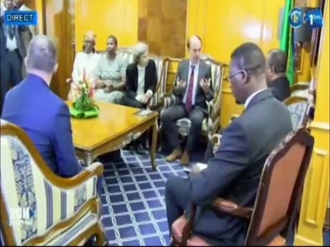 RTG - Audience du Directeur général de WWF International avec le Premier Ministre, Julien NKOGHE BECALE à la Primature