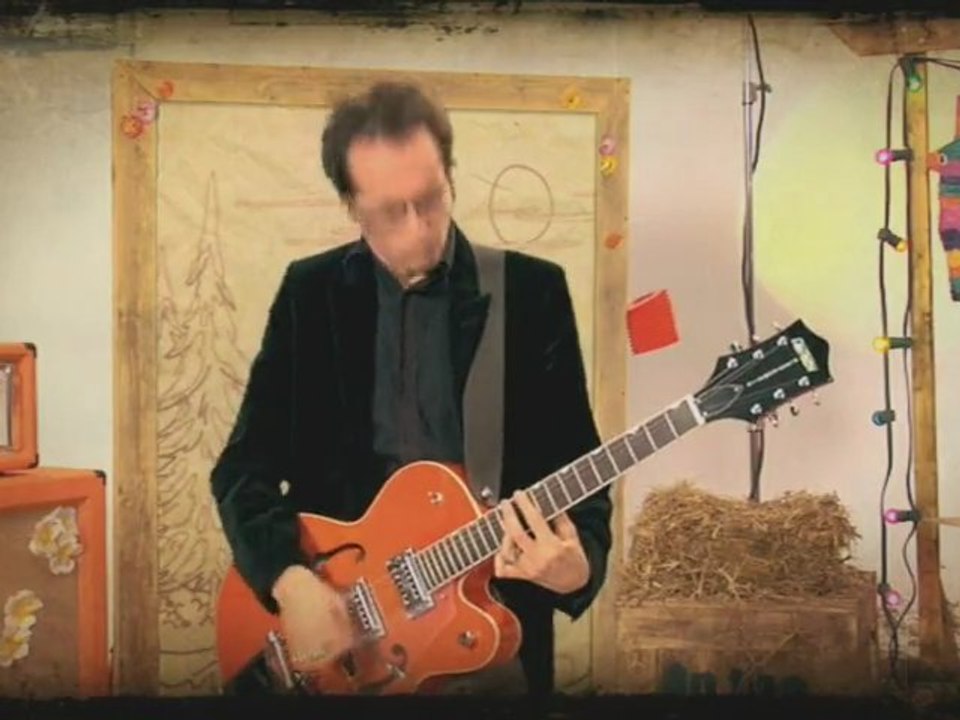 LES FATALS PICARDS : "BERNARD LAVILLIERS" - CLIP OFFICIEL