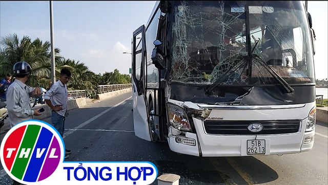 Xe khách chở học sinh tông đuôi xe đầu kéo tại Bến Tre