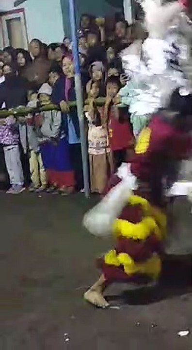 Barong nya duel..  Kerasukan