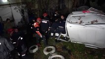 Karabük'te kamyonet evin bahçesine düştü; 2 yaralı