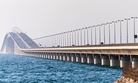 الصين تفتتح أطول جسر في العالم