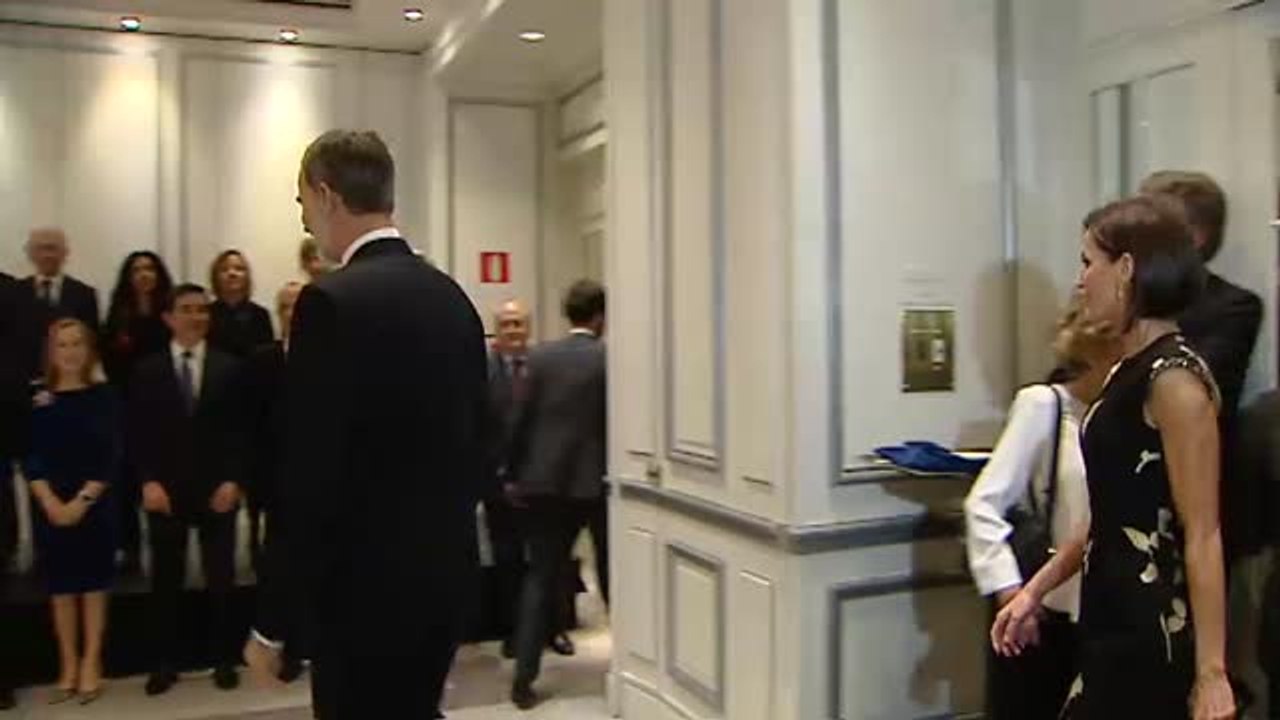 Los Reyes entregan el premios de Periodismo Francisco Cerecedo a Javier Cercas