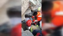 Superviviente tras 72 horas bajo escombros en Albania