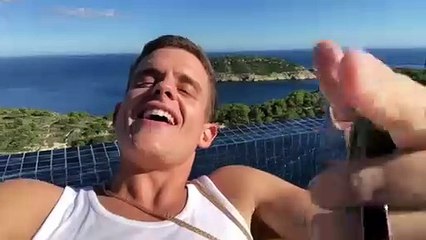 El rapero Arkano lía la mundial comportándose como un gamberro y en las redes no queda claro si va en serio o de parodia 