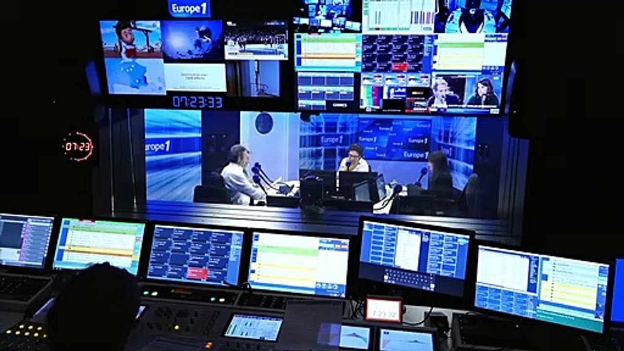 "Regardez notre foot comme il est beau. Bah non, il est moche" rétorque Virginie Phulpin