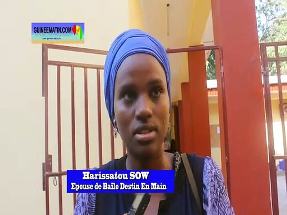 Harissatou Sow, épouse de Baïlo Destin en main après la libération des leaders du FNDC