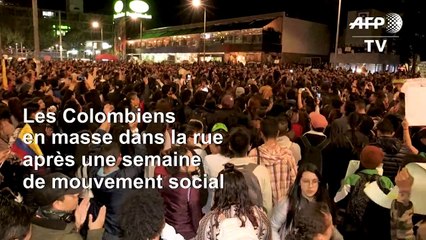 Les Colombiens manifestent contre le pouvoir au son des tambours