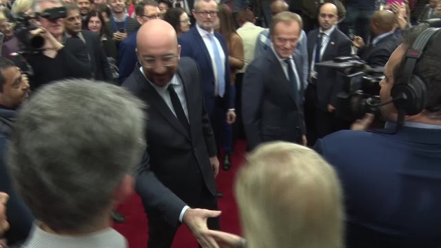 Passation de pouvoirs symbolique entre Donald Tusk et Charles Michel