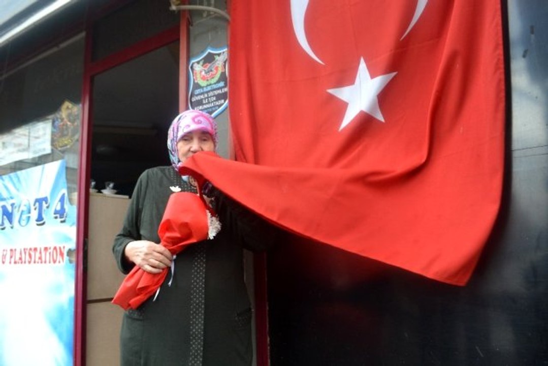 Bayrak sevgisi Türkiye'de gündem olan Nadire Nine: Atatürk'ün çocuklarıyız