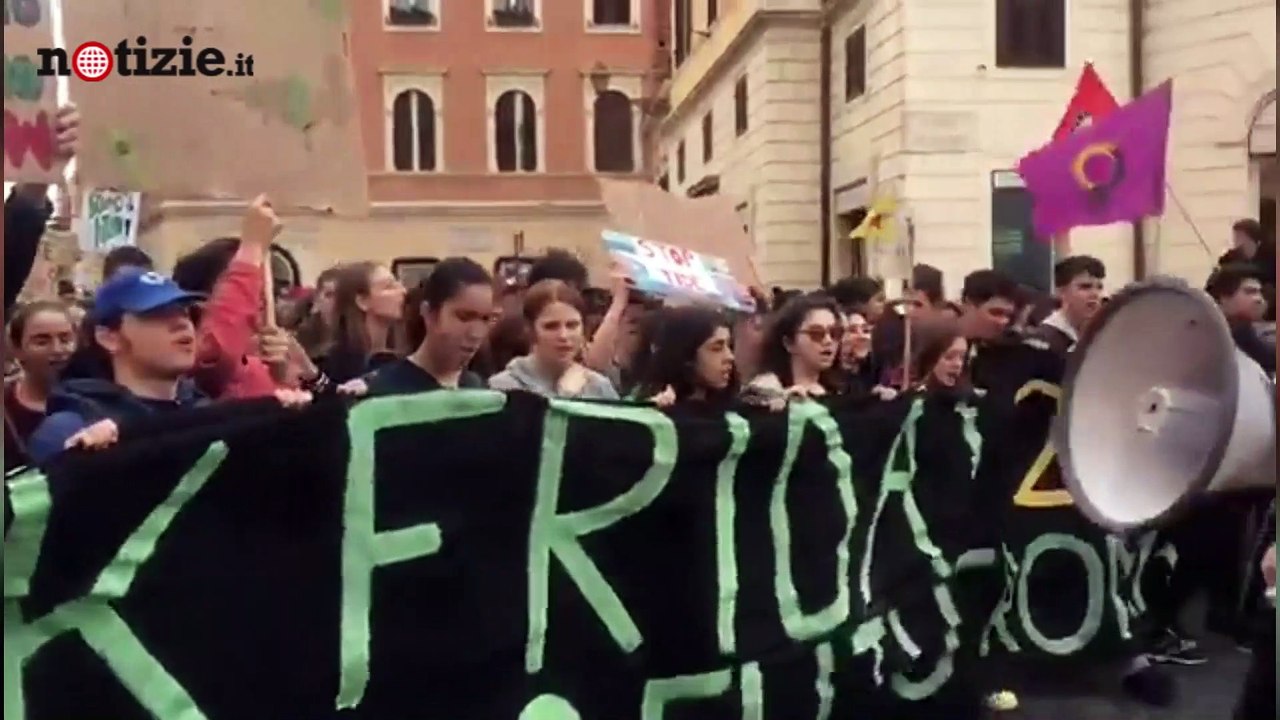 Fridays For Future, da Roma a Milano: tutta l'Italia in strada per il clima | Notizie.it