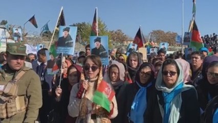 Miles de afganos claman contra Comisión Electoral, a la que acusan de fraude