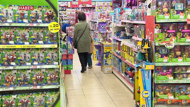 Uzmanlar çocuklara sade ve uygun fiyatlı oyuncaklar almayı öneriyor